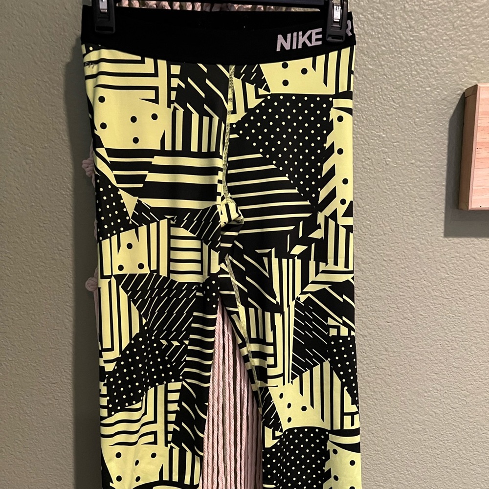 2 pairs of Nike Crop Leggings